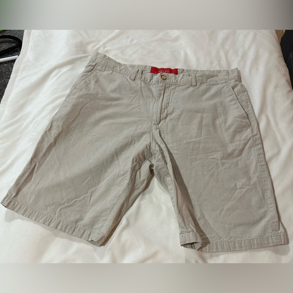 Zara Basics Mens Shorts Khaki Size 32 with 9" Inseam
